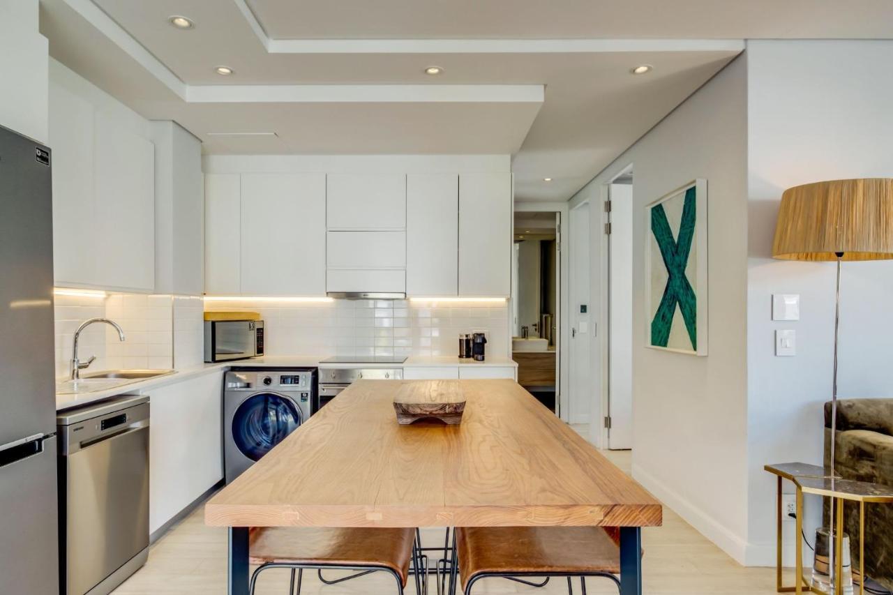 Apartment 404 On N
